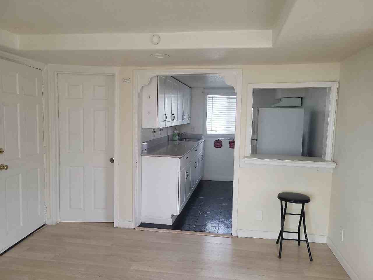 747 Willow St - Photo 7 of 9