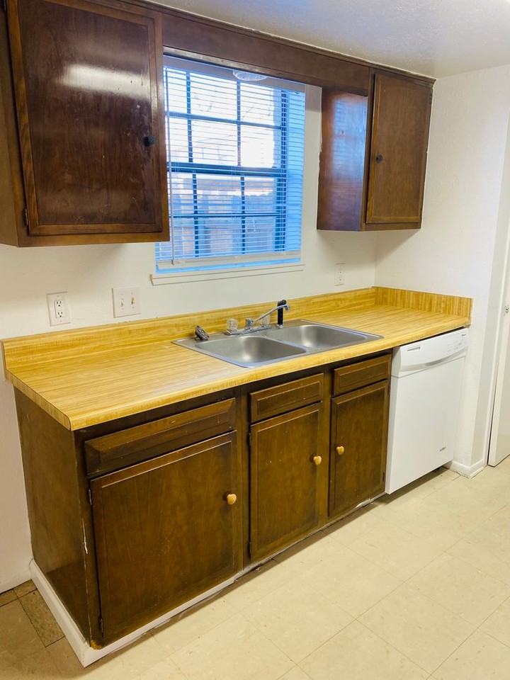 2700 N 16th St #50 - Photo 3 of 9