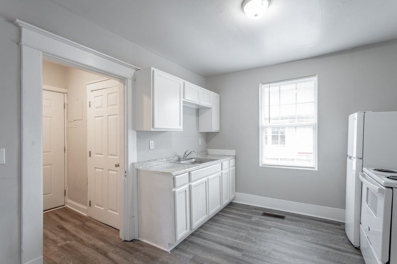 1709 S Lyerly St - Photo 5 of 34