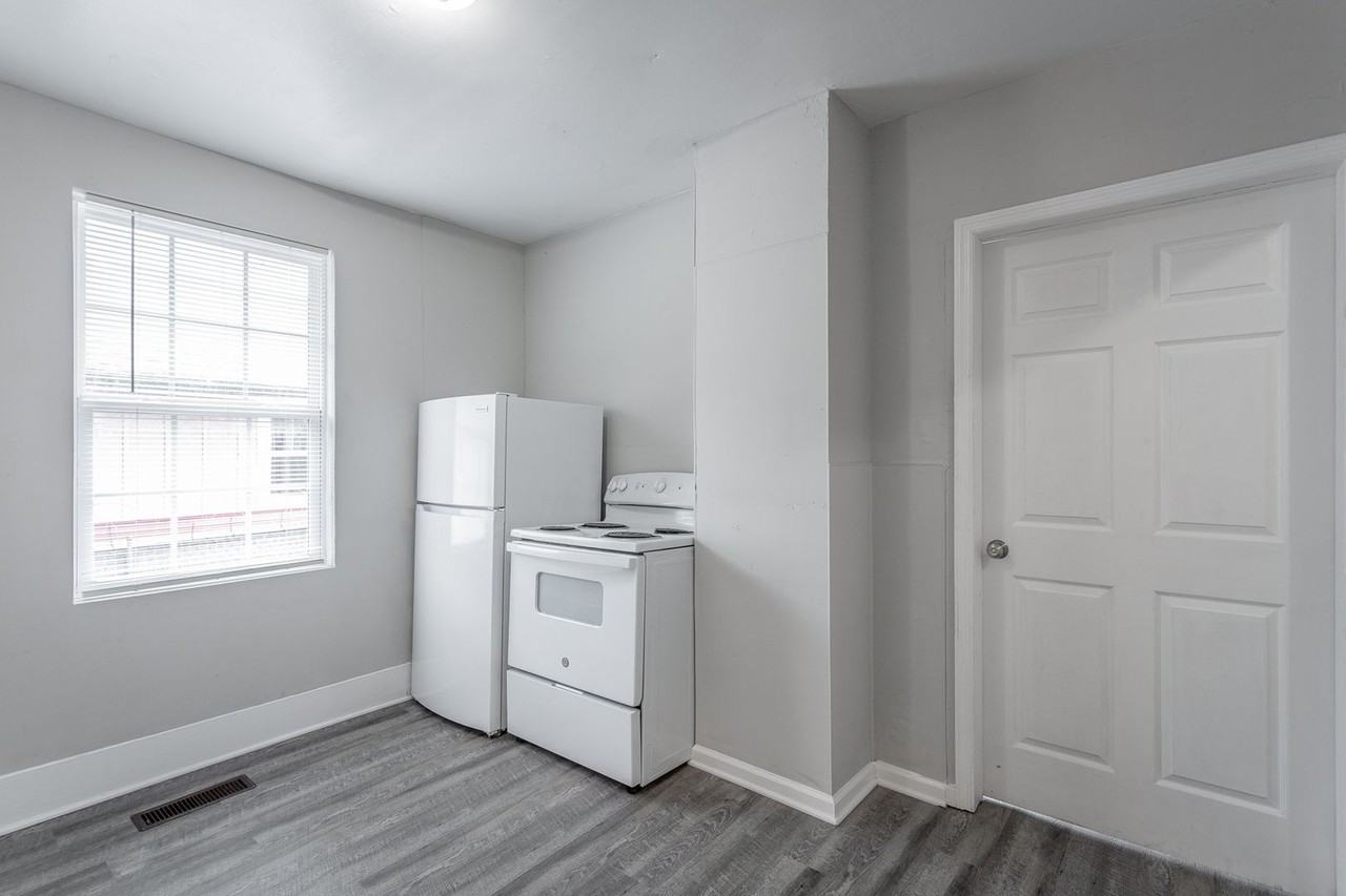1709 S Lyerly St - Photo 6 of 34