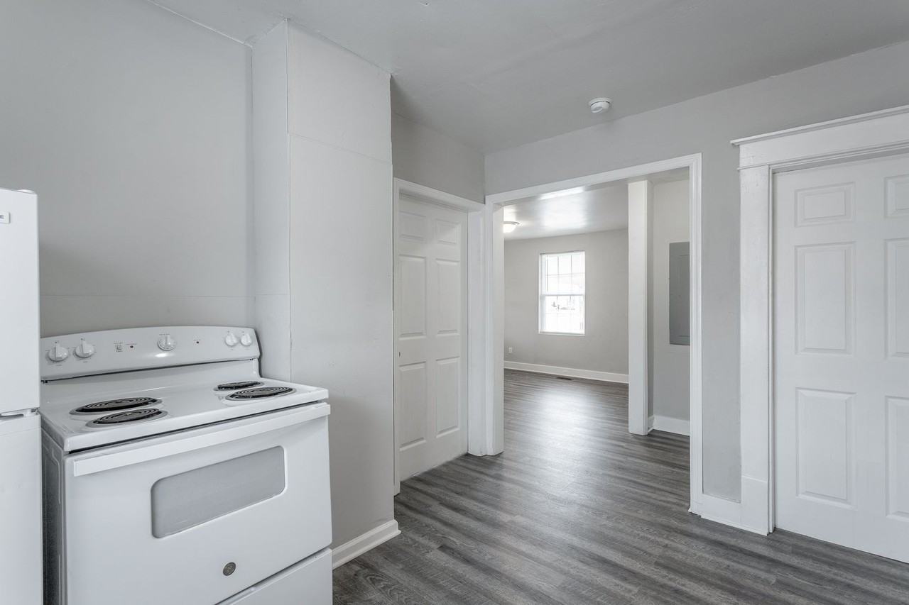 1709 S Lyerly St - Photo 7 of 34