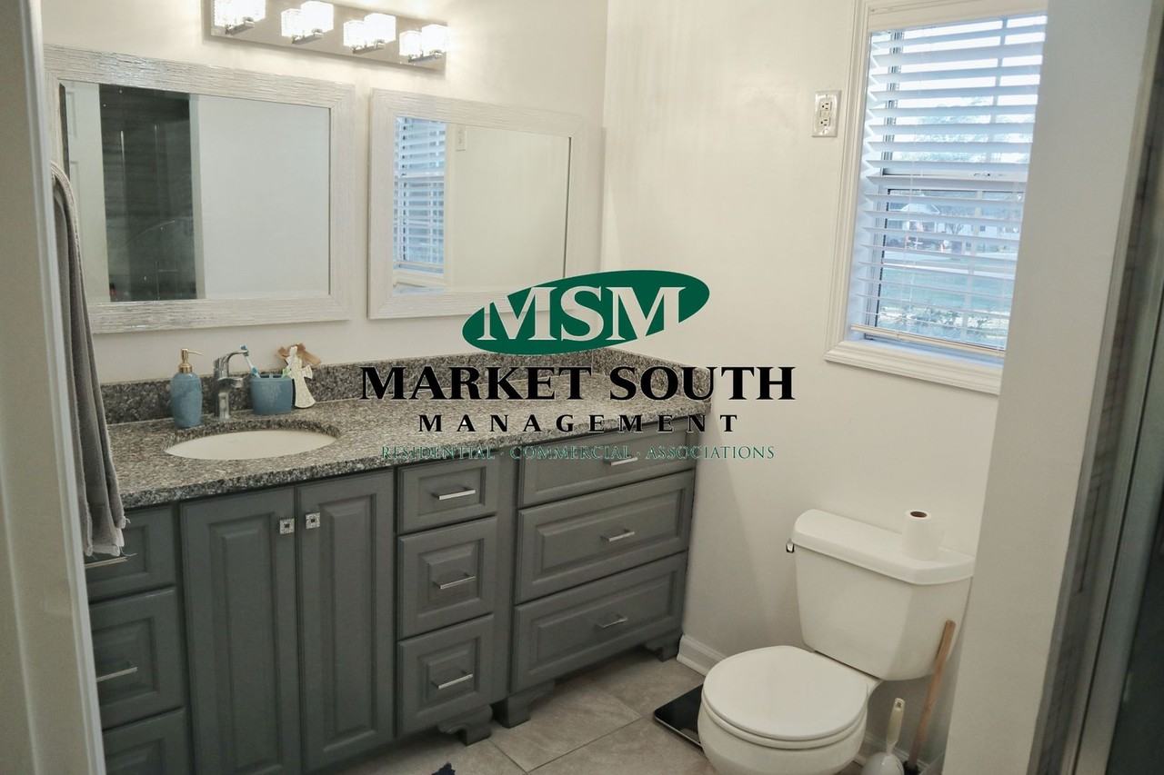 417 N Rogers St - Photo 3 of 9