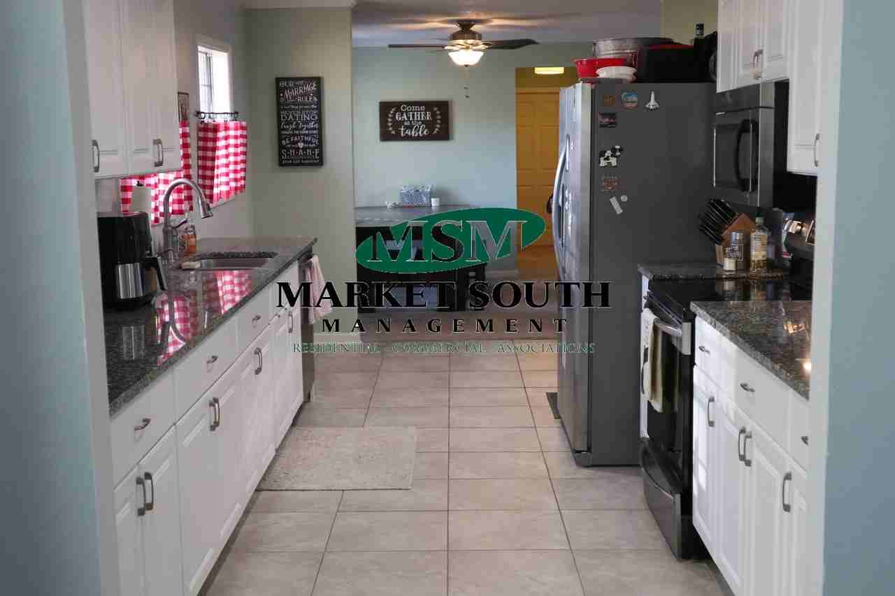 417 N Rogers St - Photo 4 of 9