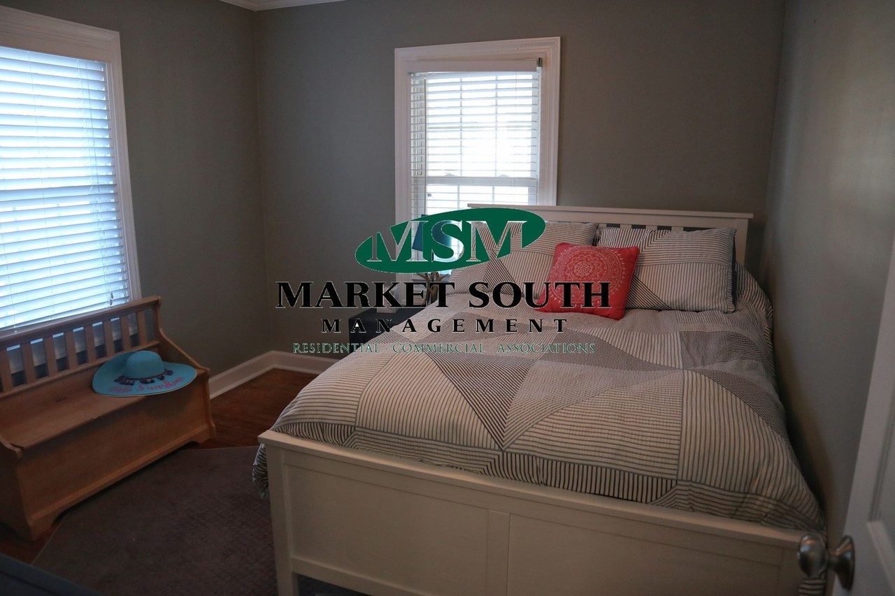 417 N Rogers St - Photo 5 of 9