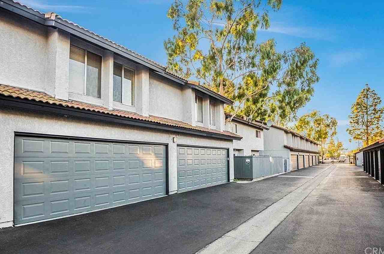 21638 Belshire Ave - Photo 3 of 4