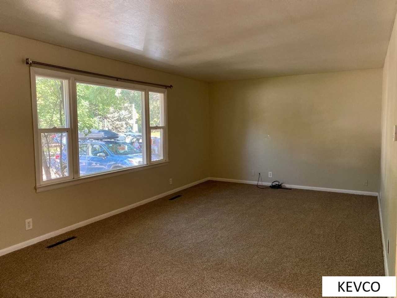 1604 S Whitcomb St - Photo 2 of 21