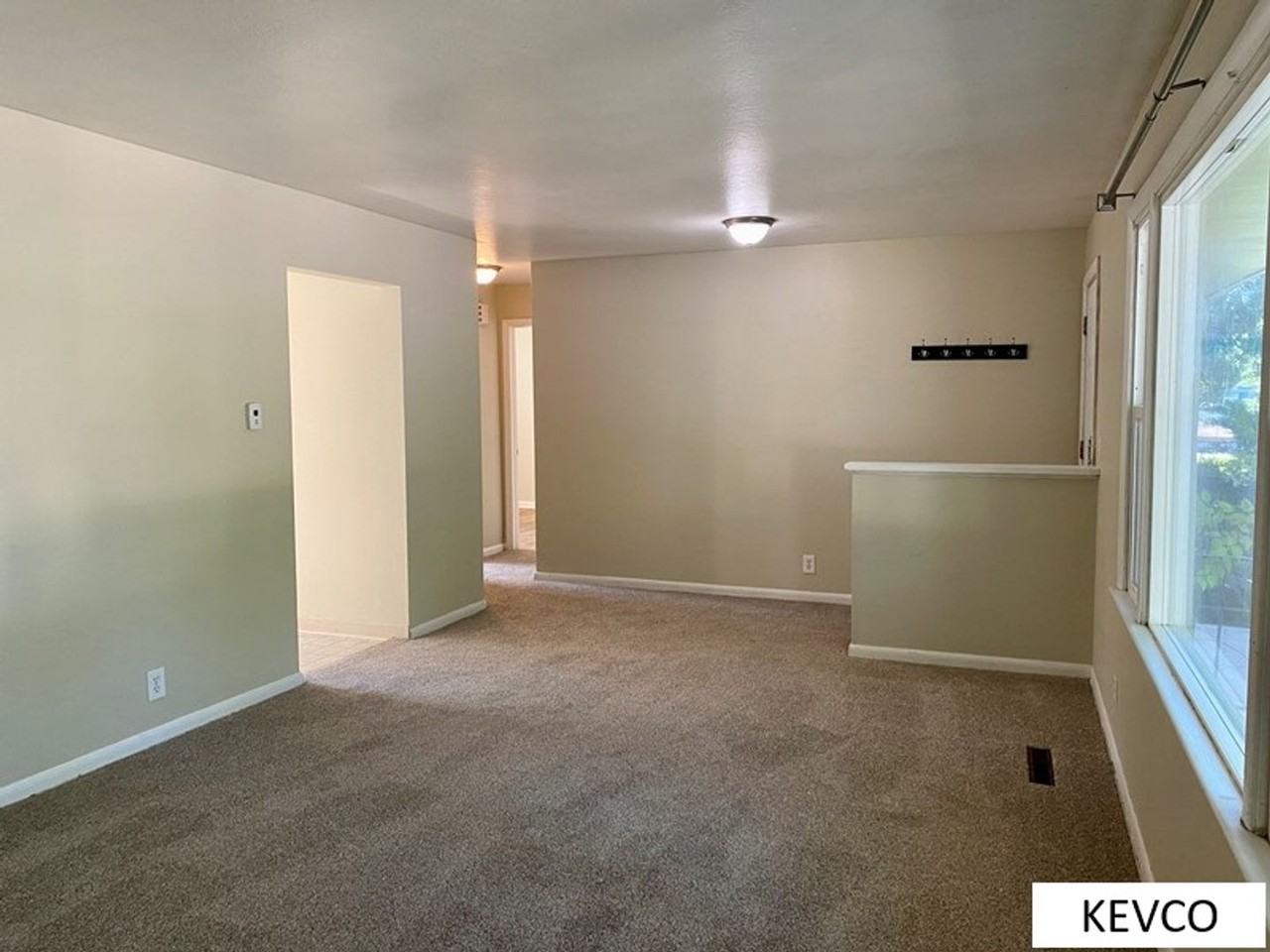 1604 S Whitcomb St - Photo 3 of 21