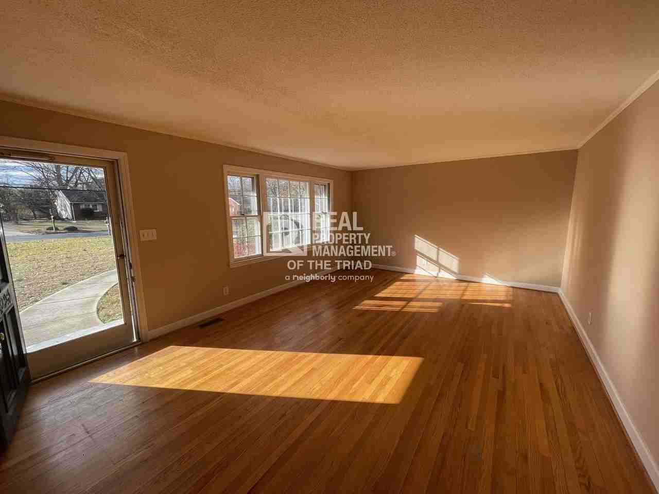 808 Elizabethan Dr - Photo 2 of 17