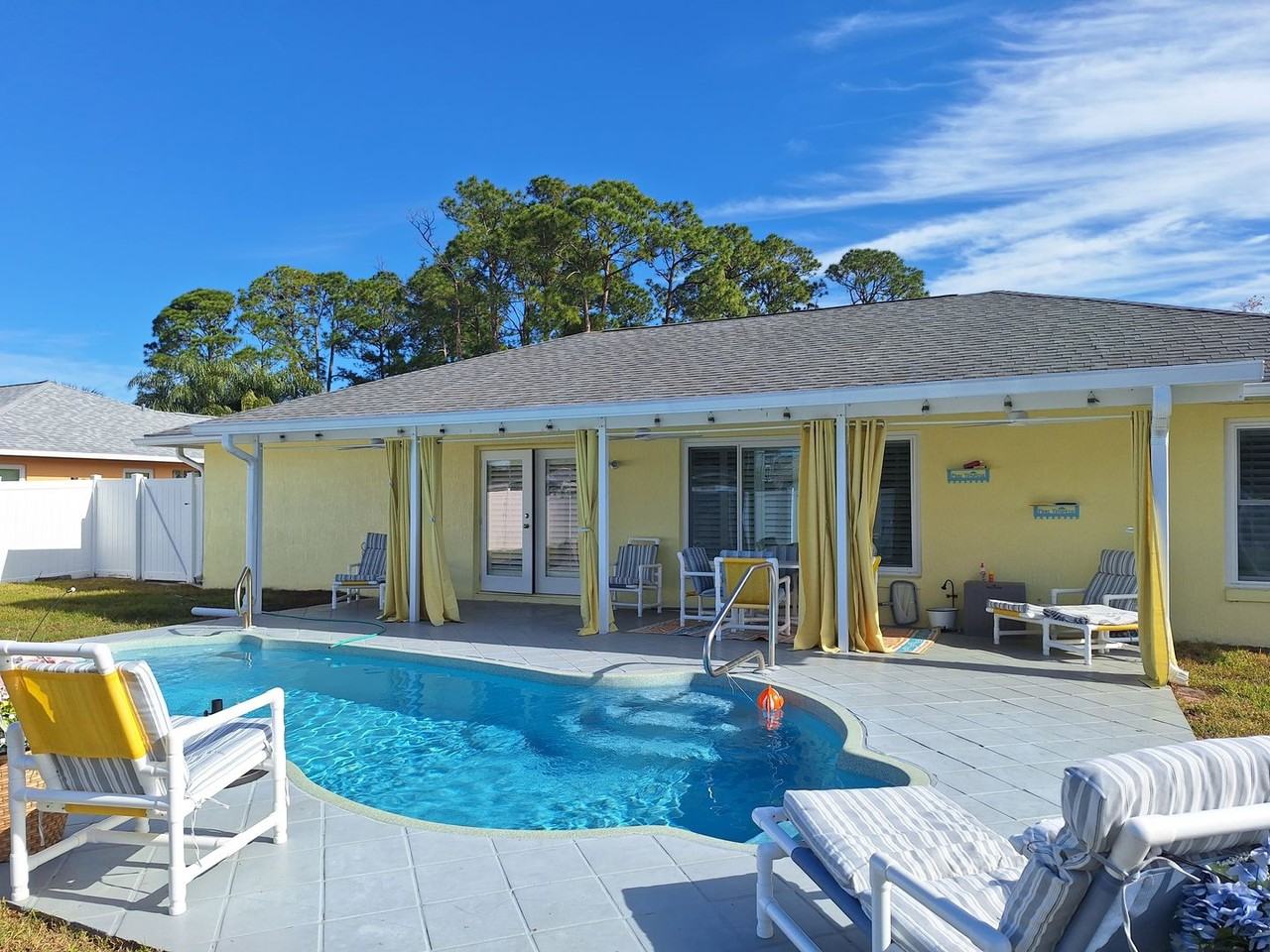 3208 Royal Palm Dr - Photo 2 of 38
