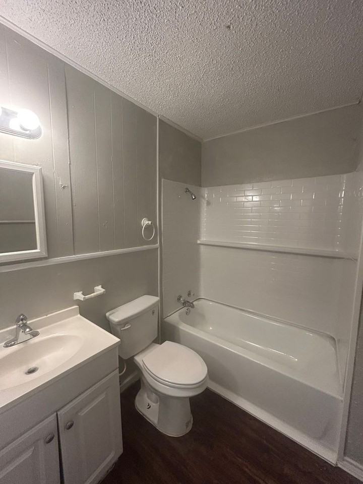 3705 N 24th St - Photo 4 of 8