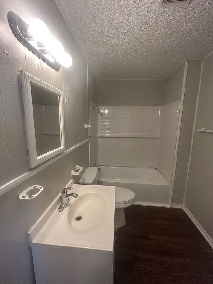3705 N 24th St - Photo 5 of 8