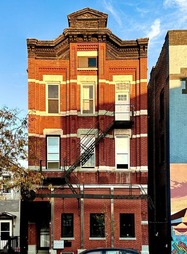 1827 1827 S Racine - 2R #2R - Photo 2 of 22