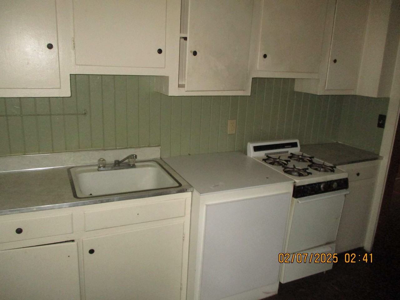 524 Flint Ave Apt E - Photo 2 of 3