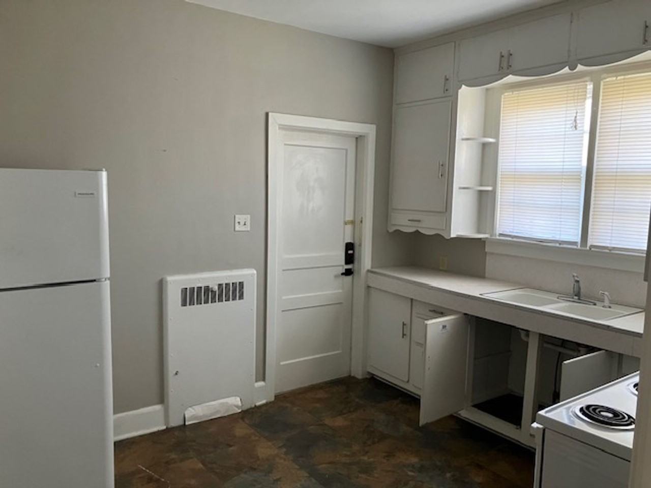 634 W Main St #8 - Photo 4 of 6