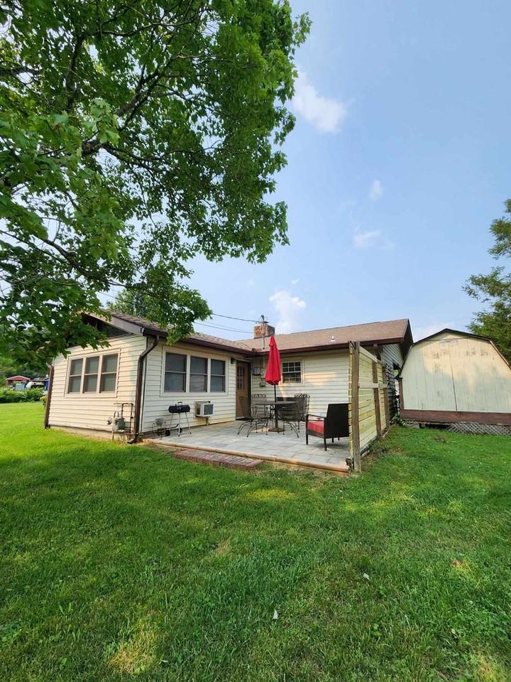 615 Kings Row - Photo 3 of 21