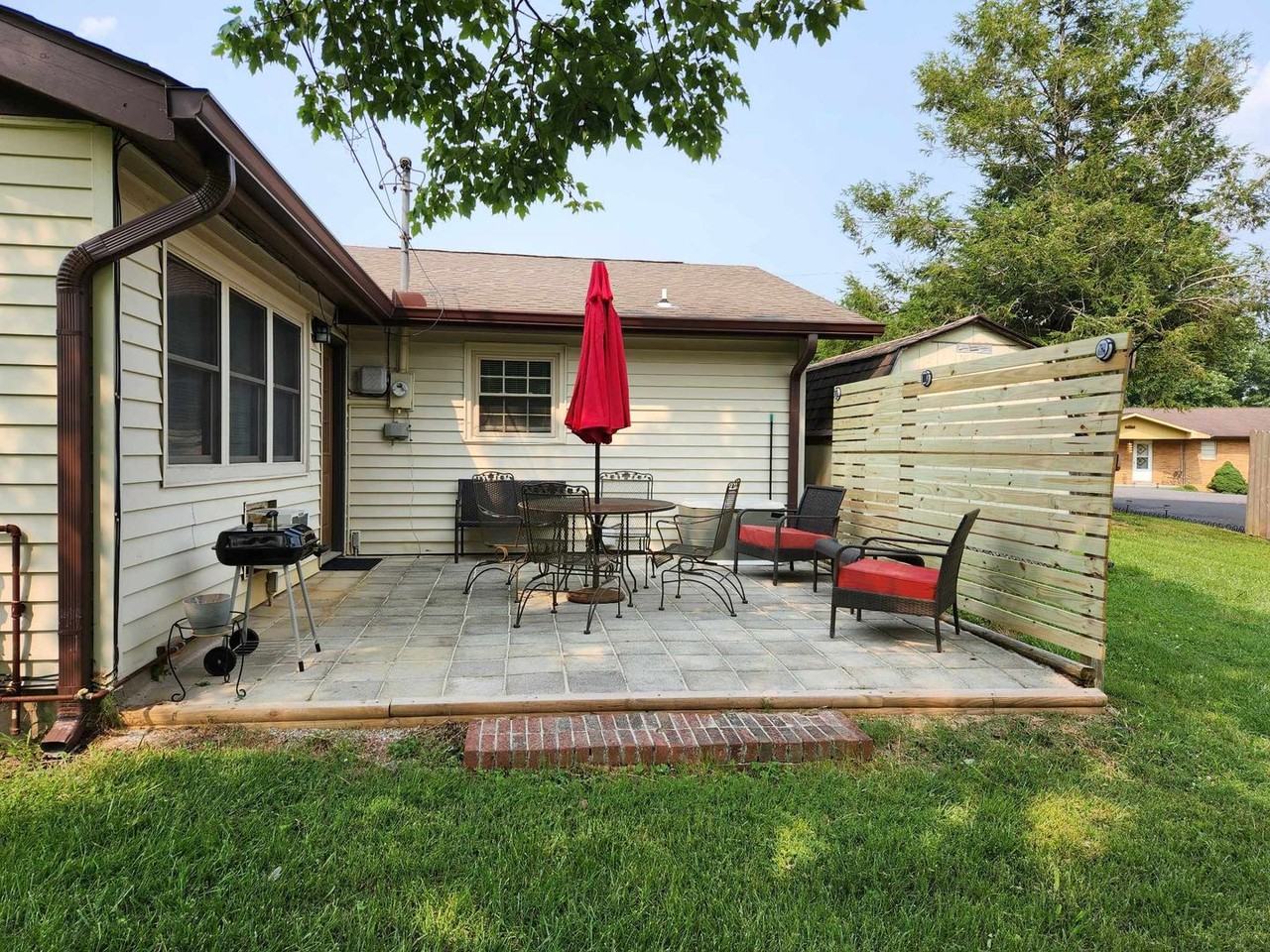 615 Kings Row - Photo 4 of 21