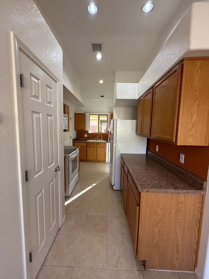 751 Skyview Ln - Photo 7 of 17
