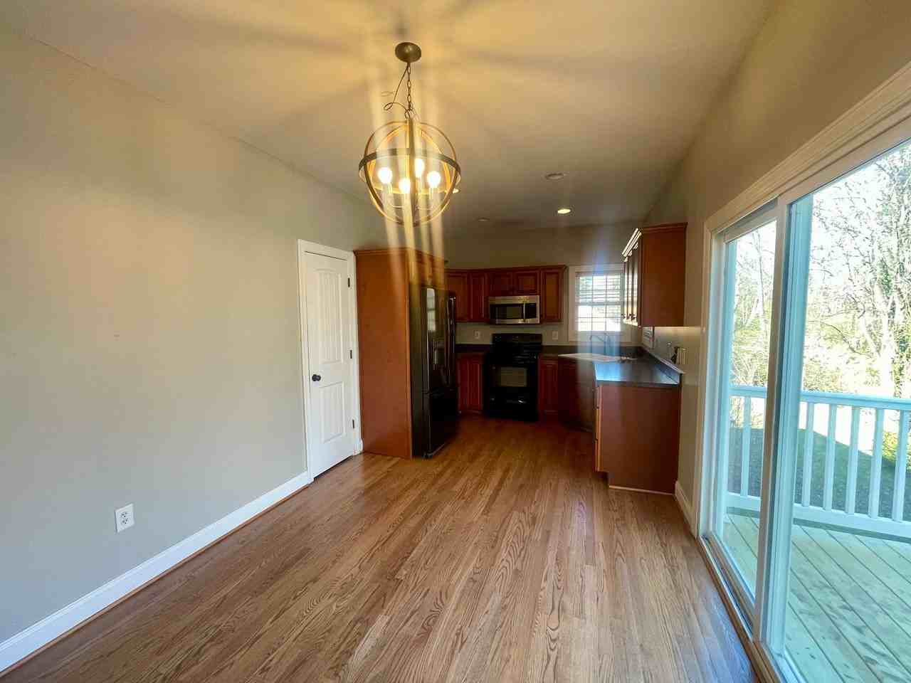 728 Sherman Dr - Photo 4 of 18