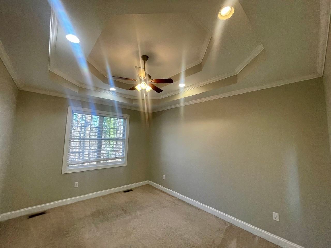 728 Sherman Dr - Photo 5 of 18