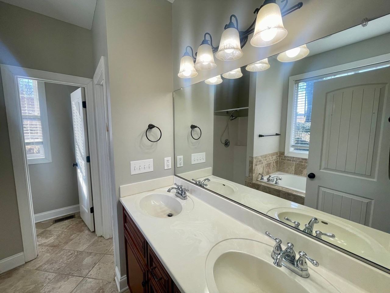 728 Sherman Dr - Photo 6 of 18