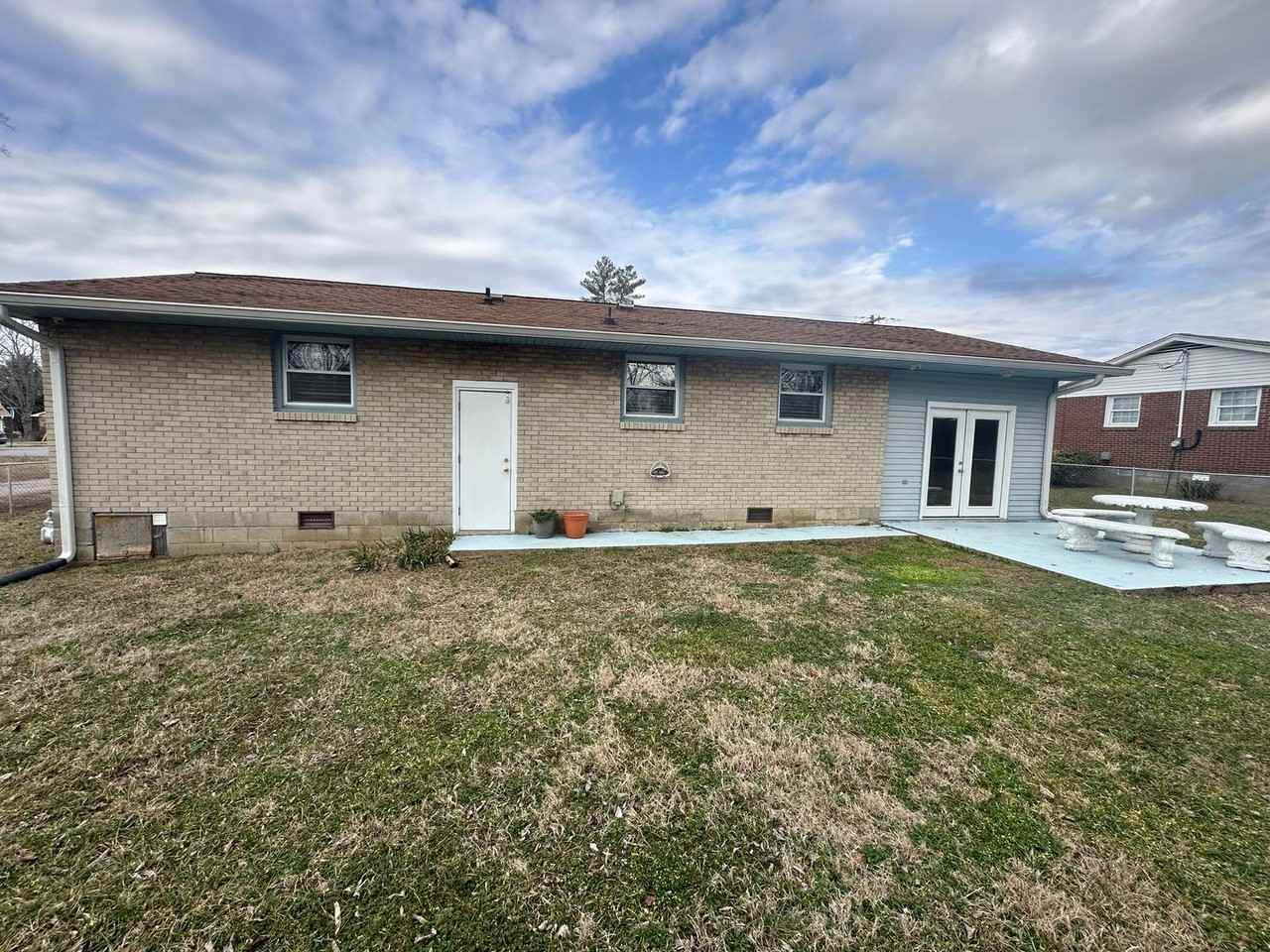 416 Lealand Ln - Photo 4 of 21