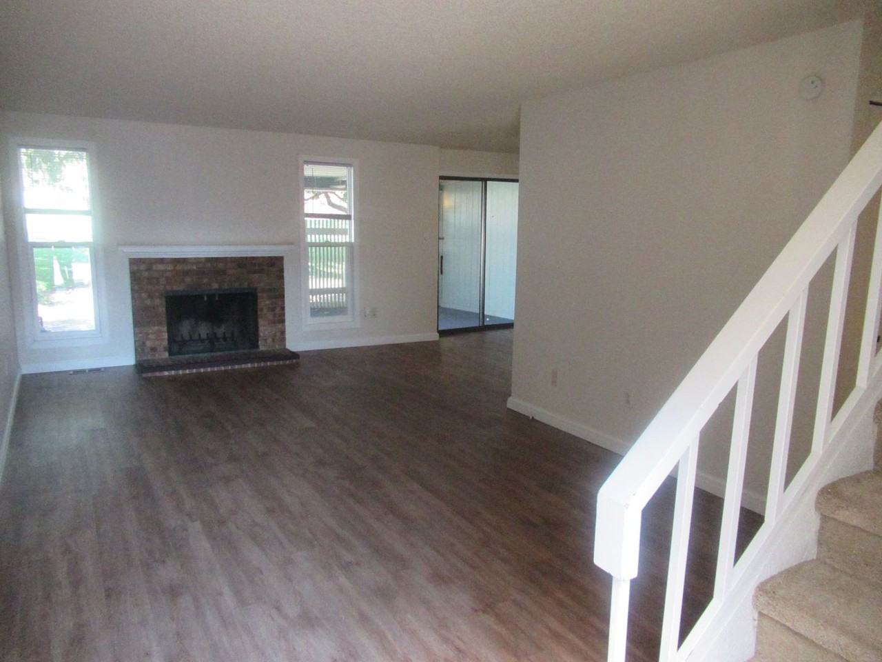 3046 S Macon Cir - Photo 2 of 17