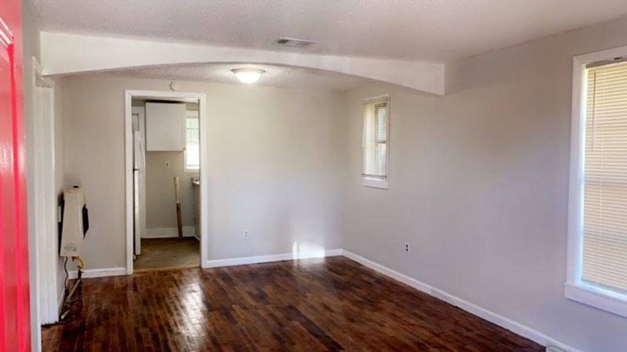 1005 Hearn St - Photo 2 of 18