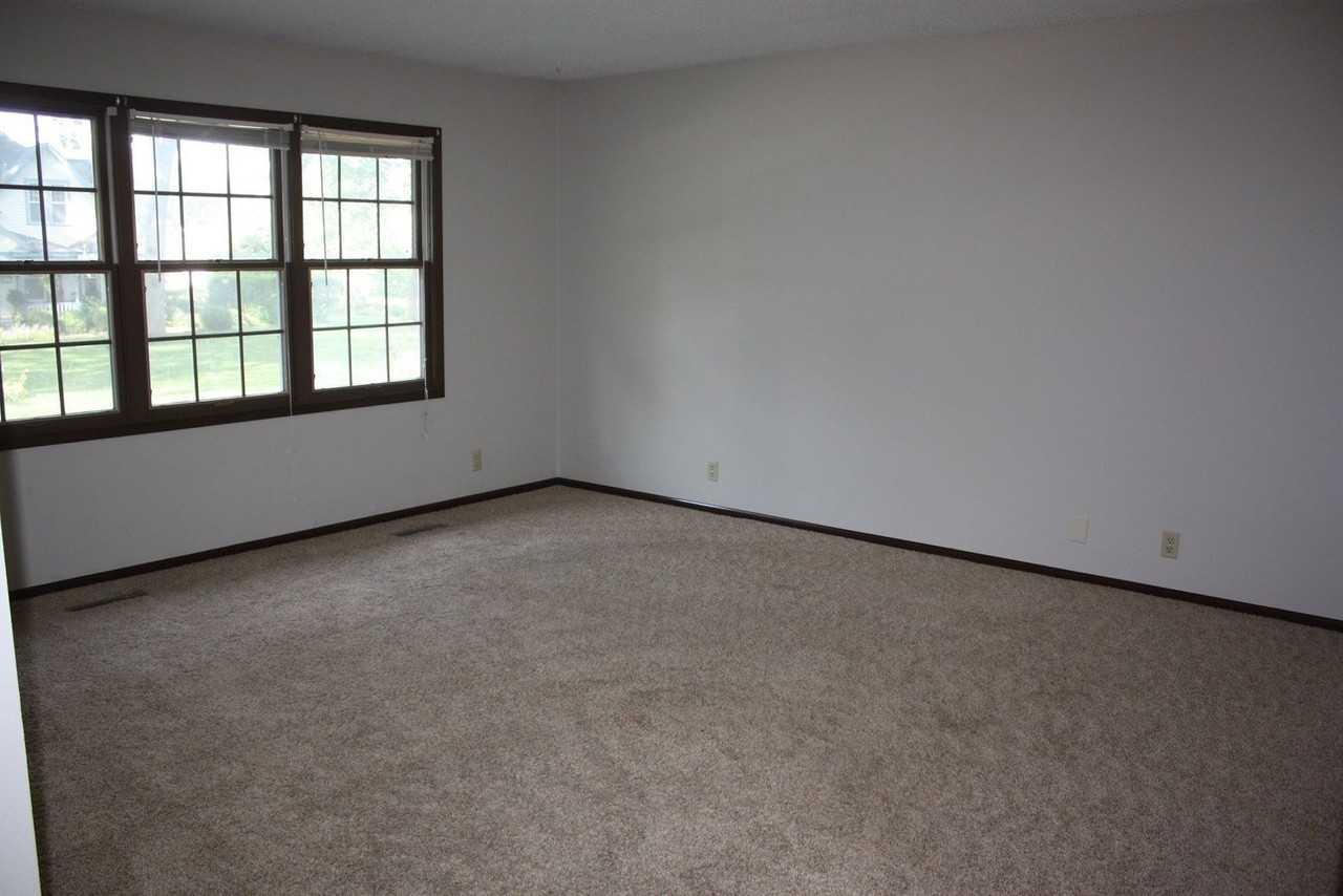 1007 1/2 Monroe St #2 - Photo 3 of 14