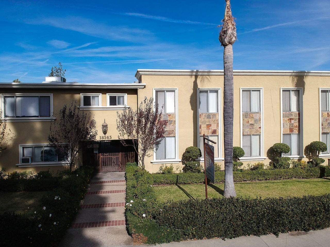 Clark Manor - Photo 2 of 6