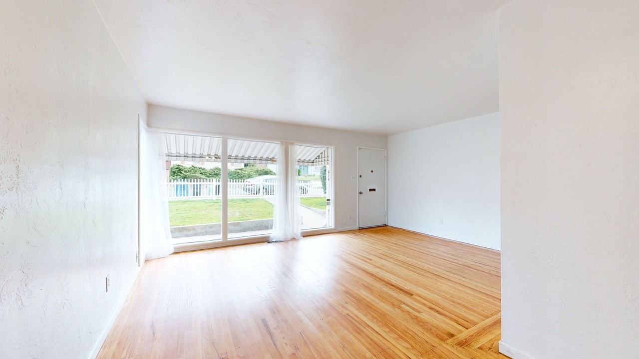 1670 C St - Photo 3 of 13