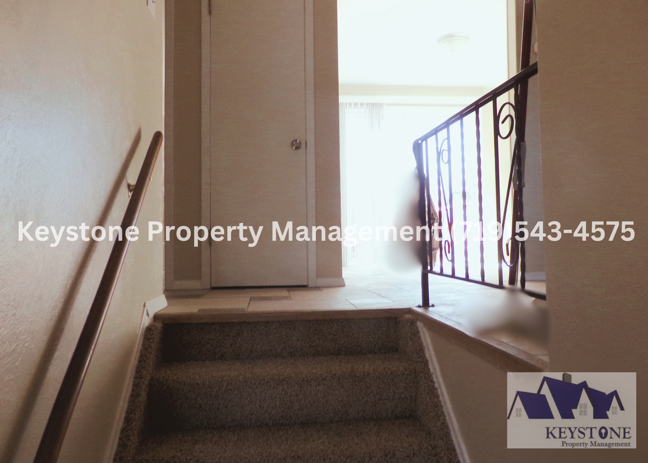 2671 Hollywood Dr - Photo 2 of 19