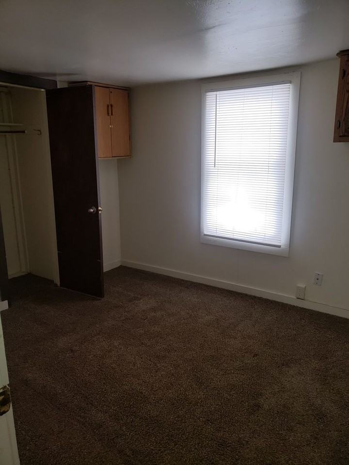 826 E Belmont Dr - Photo 3 of 6