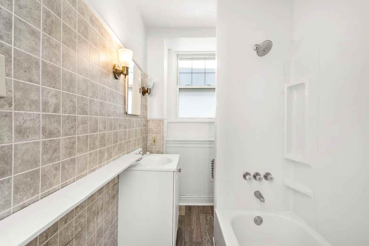 1646 Longmore Ave - Photo 2 of 22