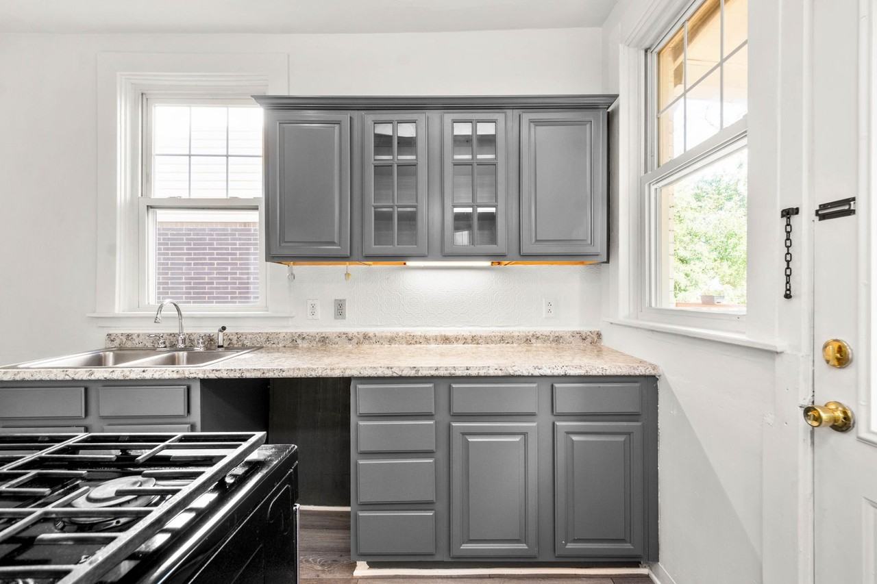 1646 Longmore Ave - Photo 6 of 22