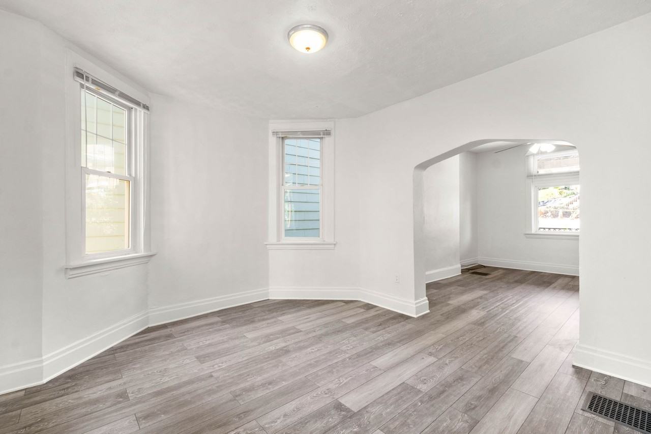 1646 Longmore Ave - Photo 7 of 22