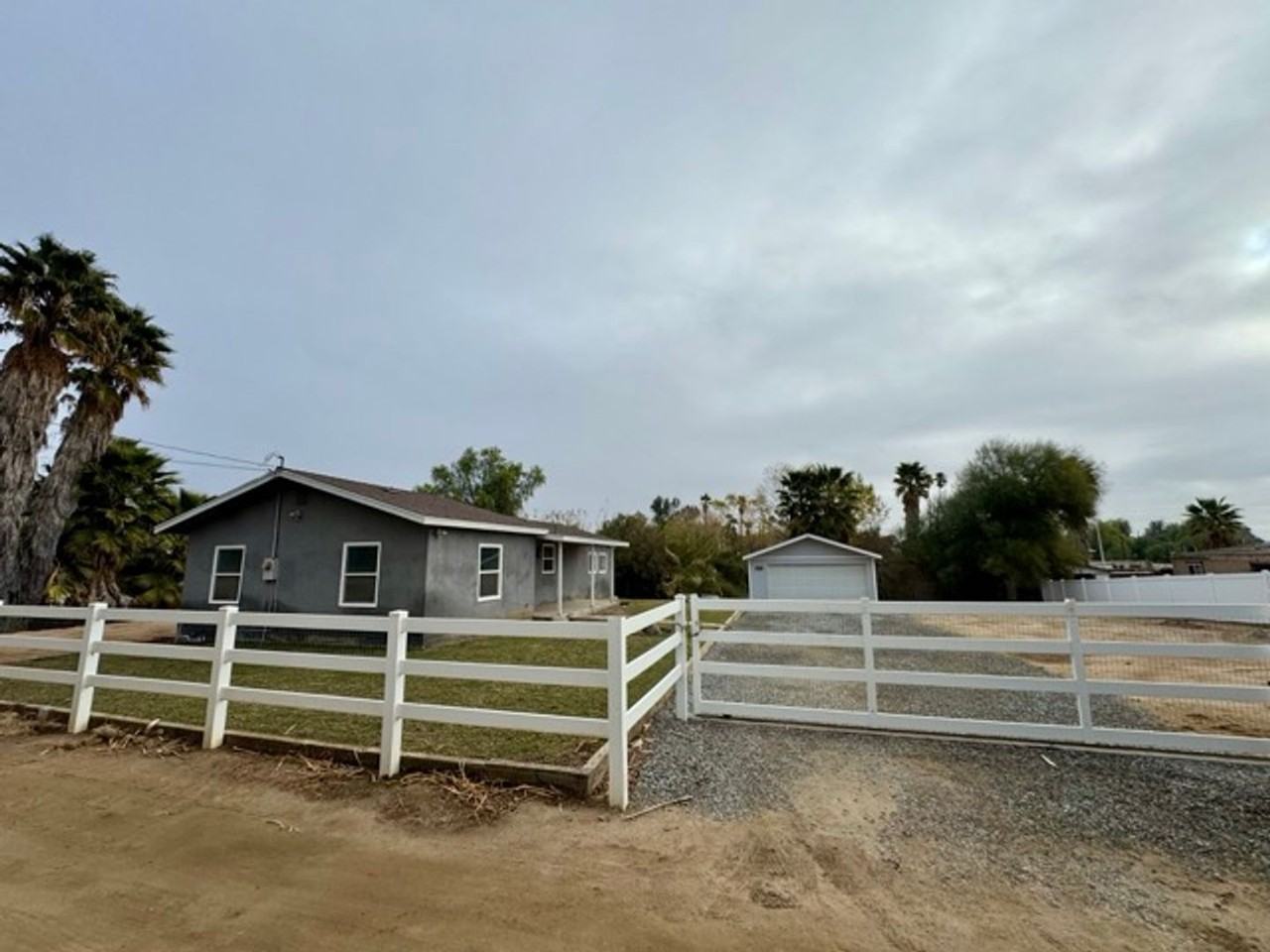 27300 Peach St - Photo 2 of 32