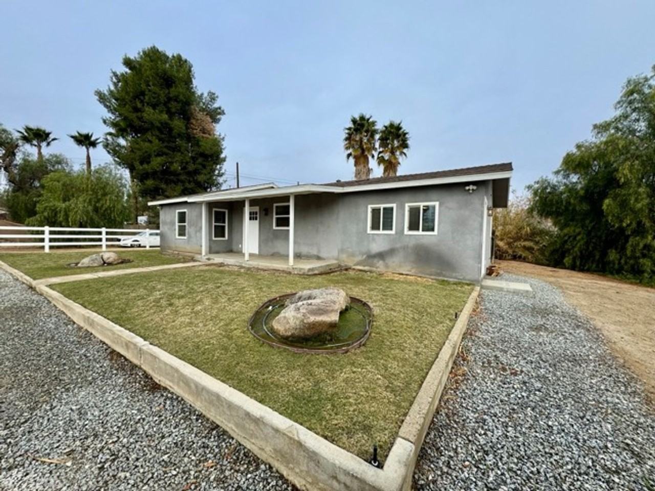 27300 Peach St - Photo 3 of 32