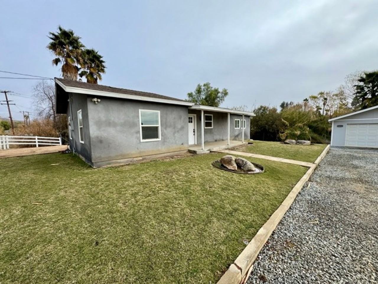27300 Peach St - Photo 4 of 32
