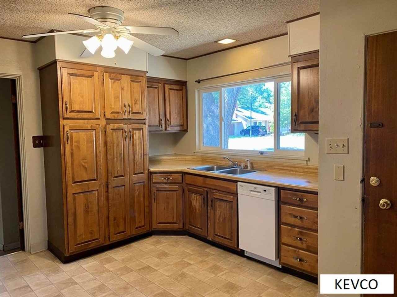 100 Kenroy Ct - Photo 2 of 23