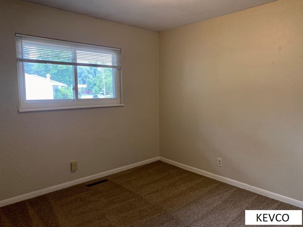 1216 Southridge Dr - Photo 7 of 26