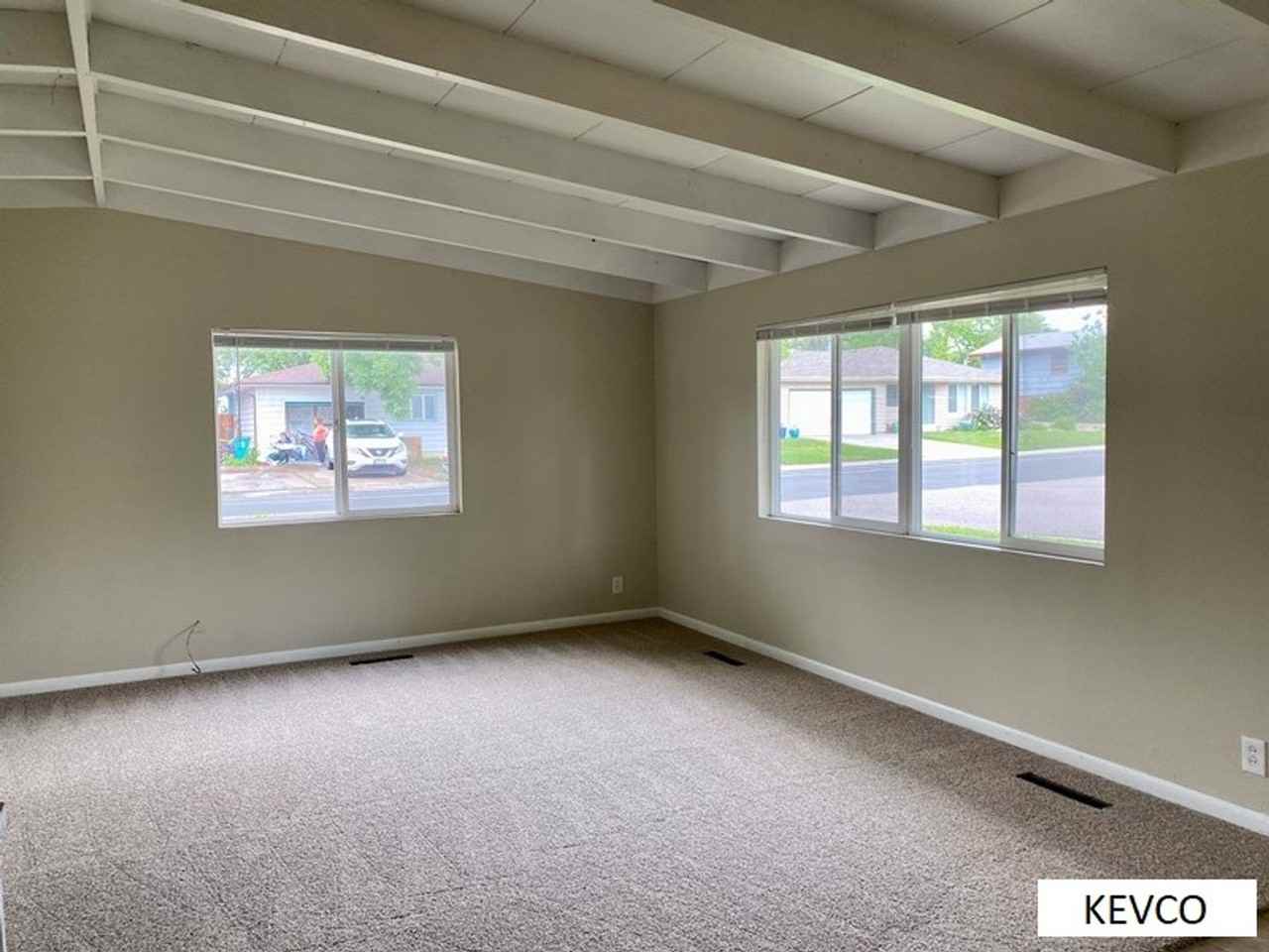 1845 Broadview Pl - Photo 2 of 21