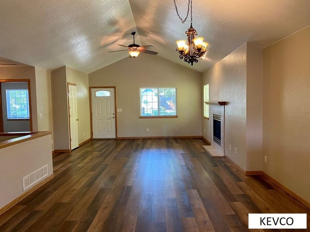 2727 Bianco Dr - Photo 4 of 25