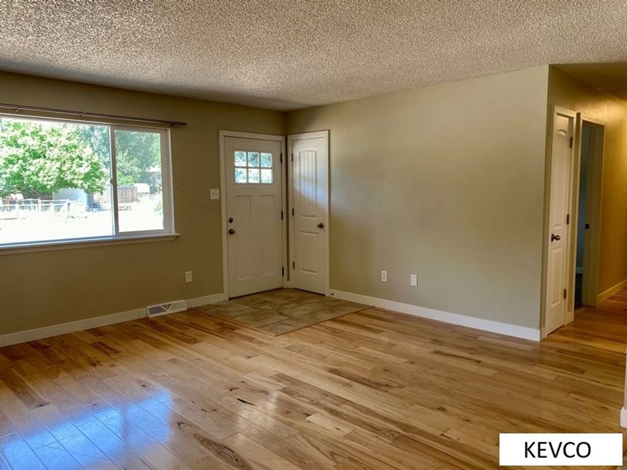 736 Tyler St - Photo 2 of 18