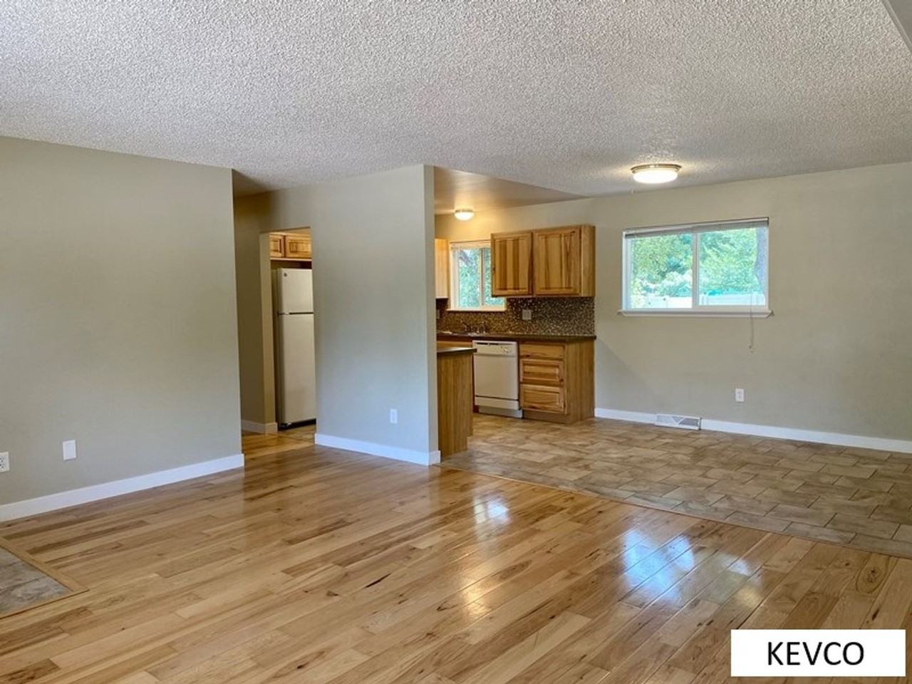 736 Tyler St - Photo 3 of 18