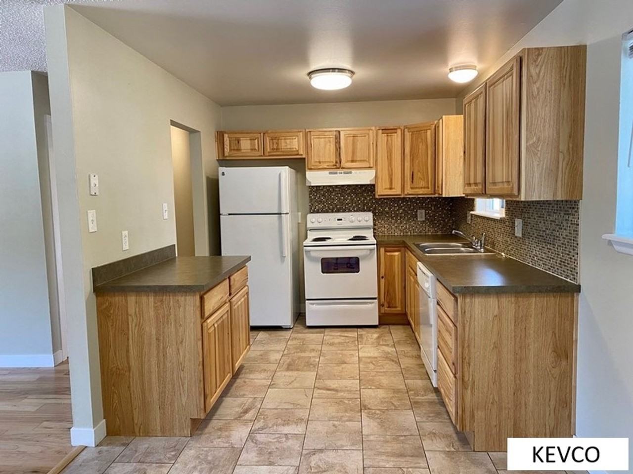 736 Tyler St - Photo 7 of 18