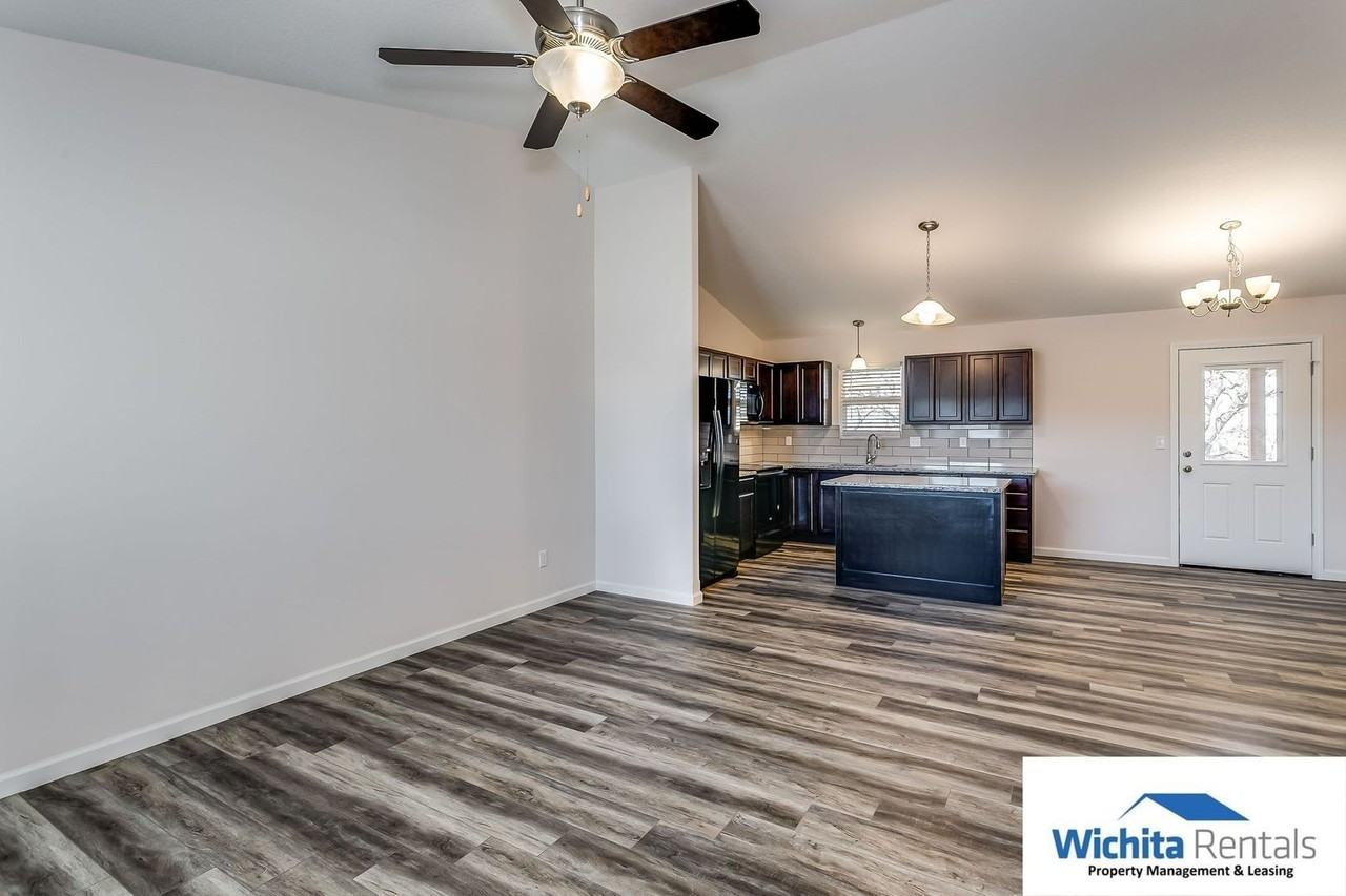 8719 E Chris Ct - Photo 4 of 11