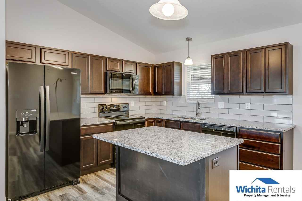 8719 E Chris Ct - Photo 5 of 11