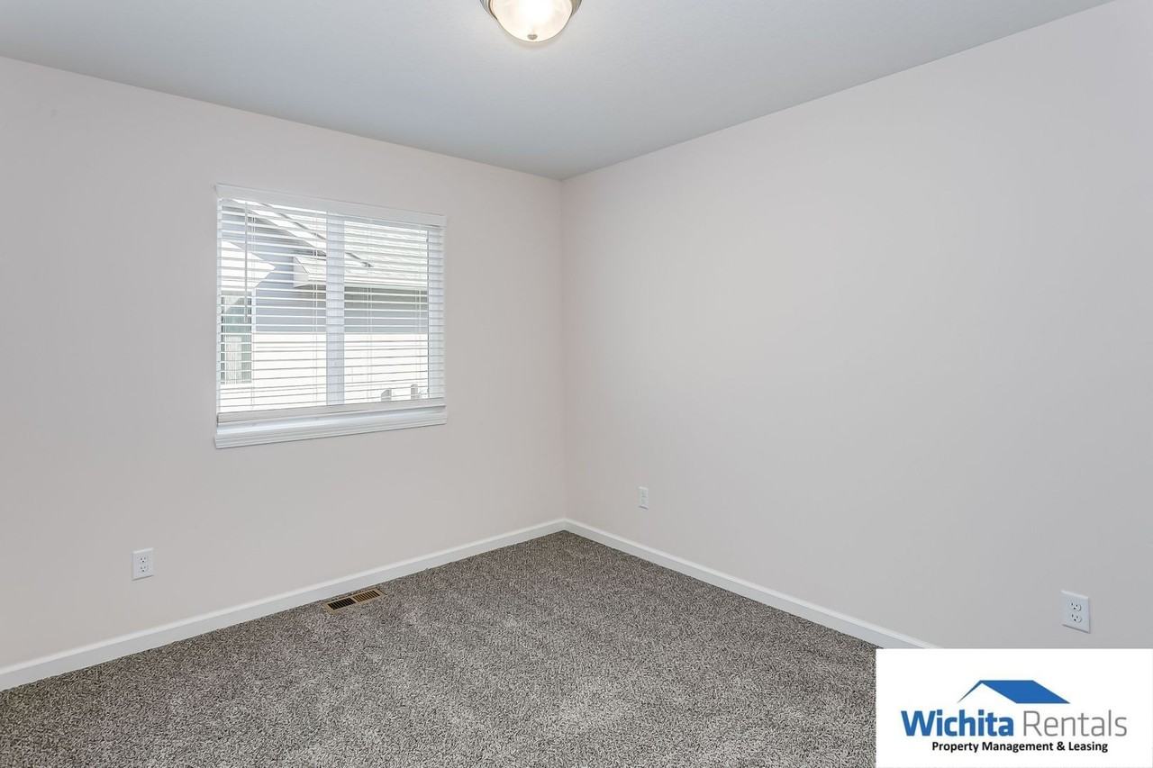 8719 E Chris Ct - Photo 7 of 11