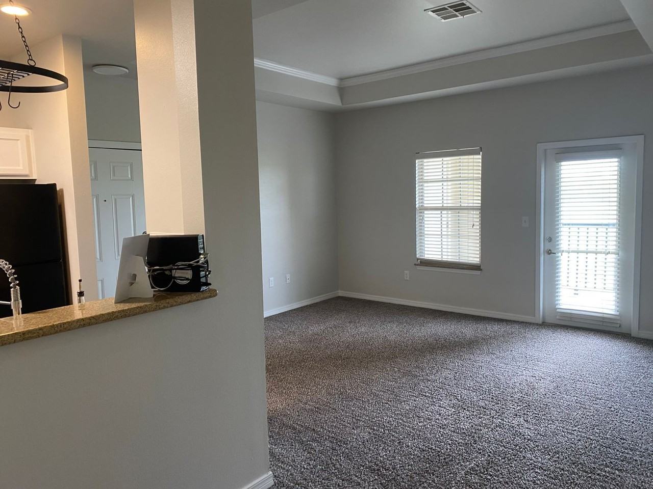 Bixby's luxury apartment - Photo 5 of 10