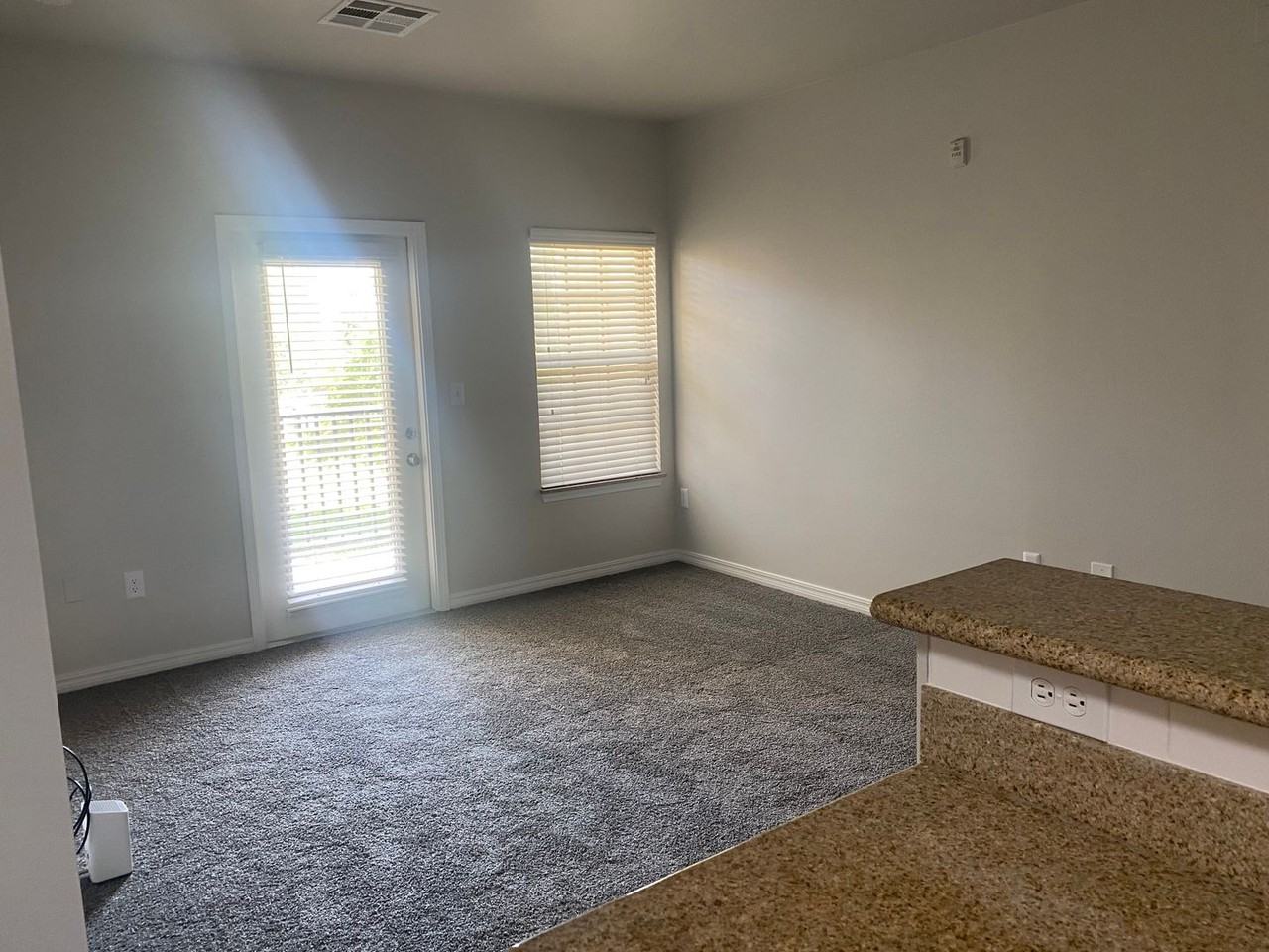 Bixby's luxury apartment - Photo 2 of 4